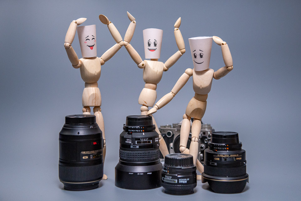 Curs foto online cu Alexandru Bialis. Fotografie didactica cu modele: manechini din lemn si aparat foto DSLR