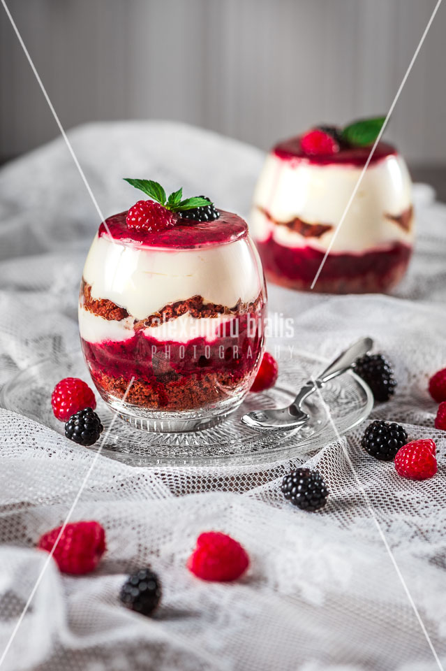 fotografie-culinara-Crema mascarpone cu zmeura