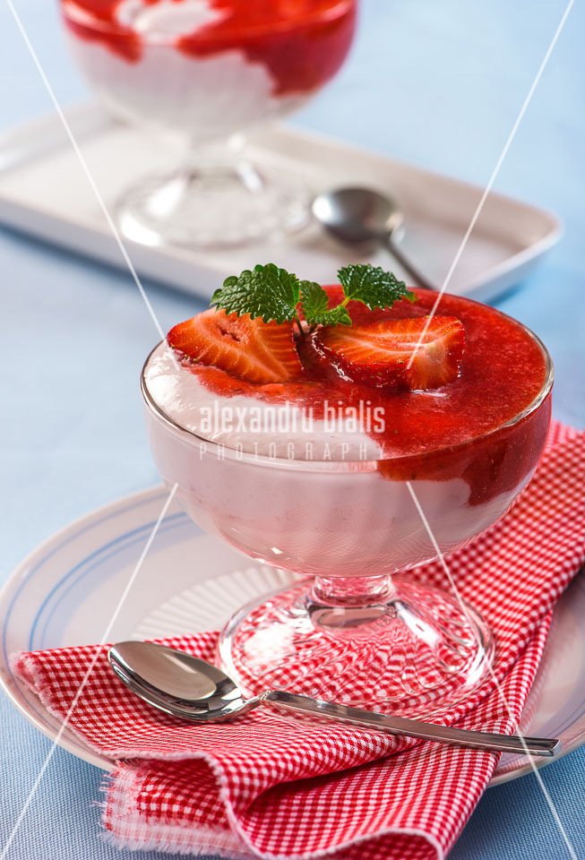 fotografie-culinara-Mousse de ricotta si capsuni